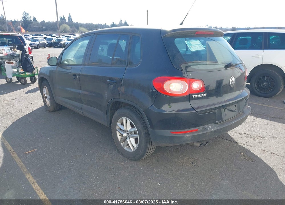 2011 VOLKSWAGEN TIGUAN VIN: WVGBV7AX7BW549852