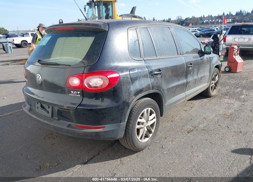 2011 VOLKSWAGEN TIGUAN VIN: WVGBV7AX7BW549852