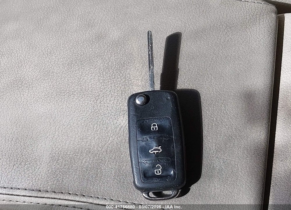 2012 VOLKSWAGEN TIGUAN SE W/SUNROOF & NAV VIN: WVGBV7AX9CW603430