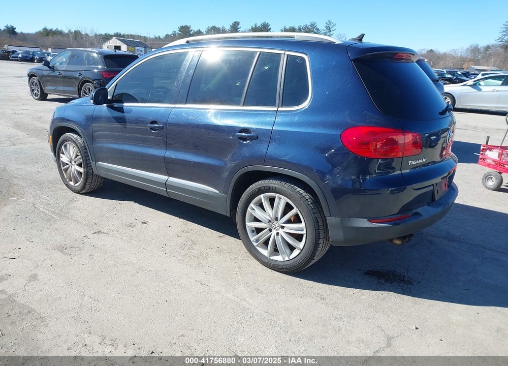 2012 VOLKSWAGEN TIGUAN SE W/SUNROOF & NAV VIN: WVGBV7AX9CW603430