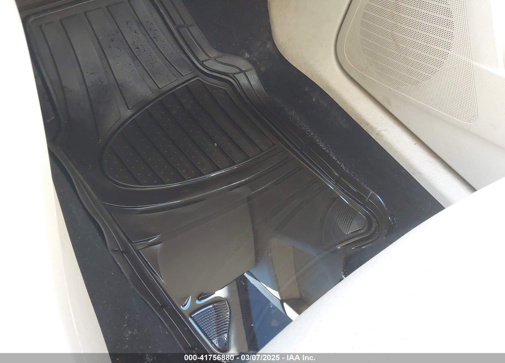 2012 VOLKSWAGEN TIGUAN SE W/SUNROOF & NAV VIN: WVGBV7AX9CW603430