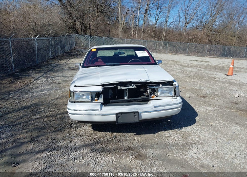 1992 LINCOLN TOWN CAR VIN: 1LNLM82W7NY664219