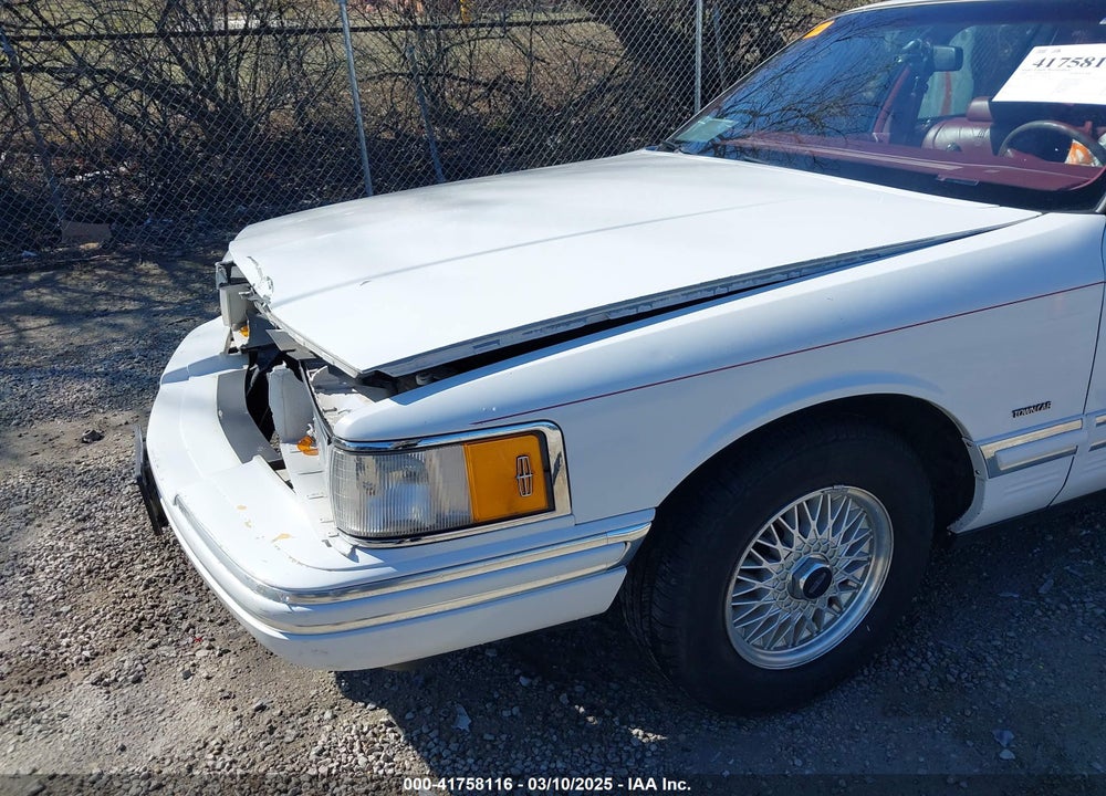 1992 LINCOLN TOWN CAR VIN: 1LNLM82W7NY664219