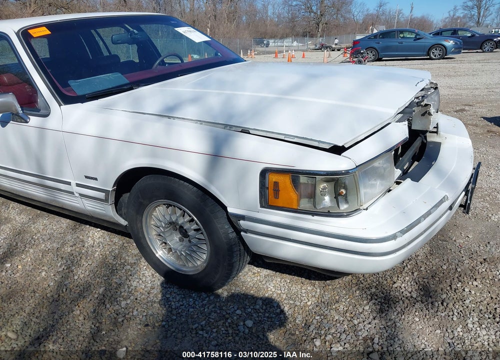1992 LINCOLN TOWN CAR VIN: 1LNLM82W7NY664219