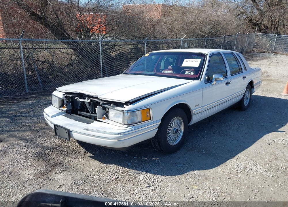1992 LINCOLN TOWN CAR VIN: 1LNLM82W7NY664219