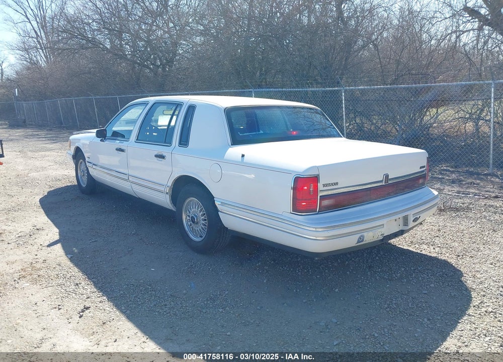1992 LINCOLN TOWN CAR VIN: 1LNLM82W7NY664219