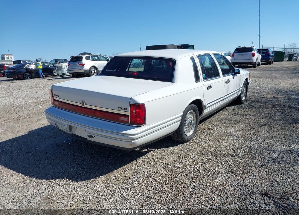 1992 LINCOLN TOWN CAR VIN: 1LNLM82W7NY664219