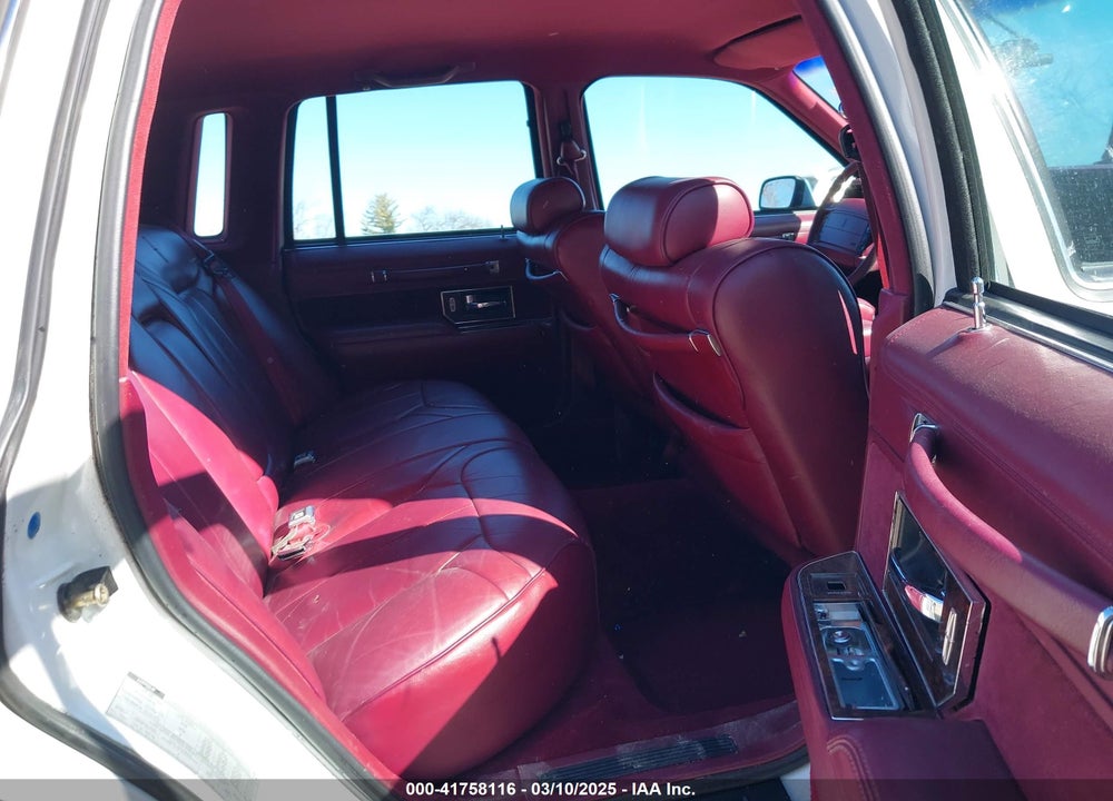 1992 LINCOLN TOWN CAR VIN: 1LNLM82W7NY664219