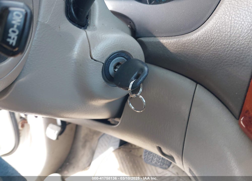 2008 TOYOTA SIENNA VIN: 5TDBK22C28S012097