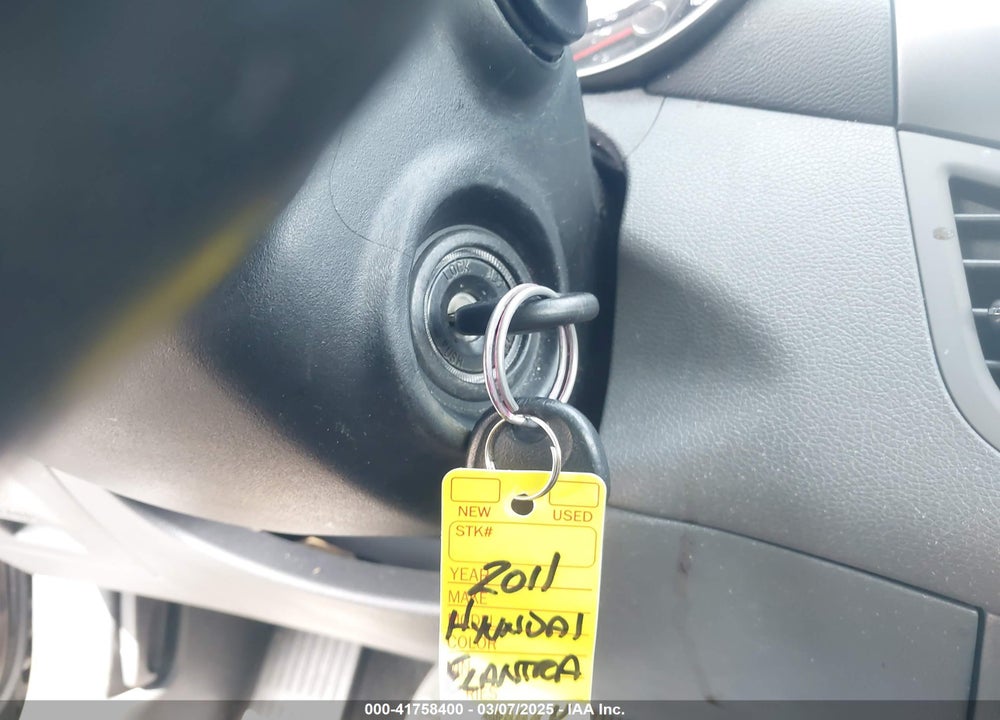 2011 HYUNDAI ELANTRA VIN: 5NPDH4AE8BH008610