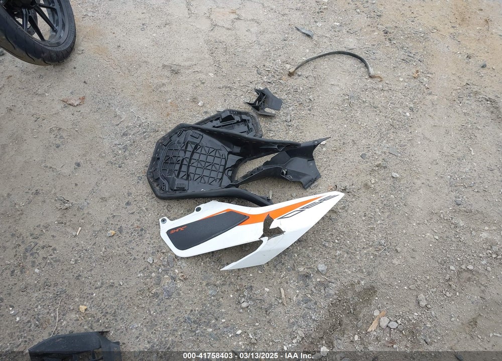2022 KTM 390 DUKE VIN: MD2JPJ400NC252749