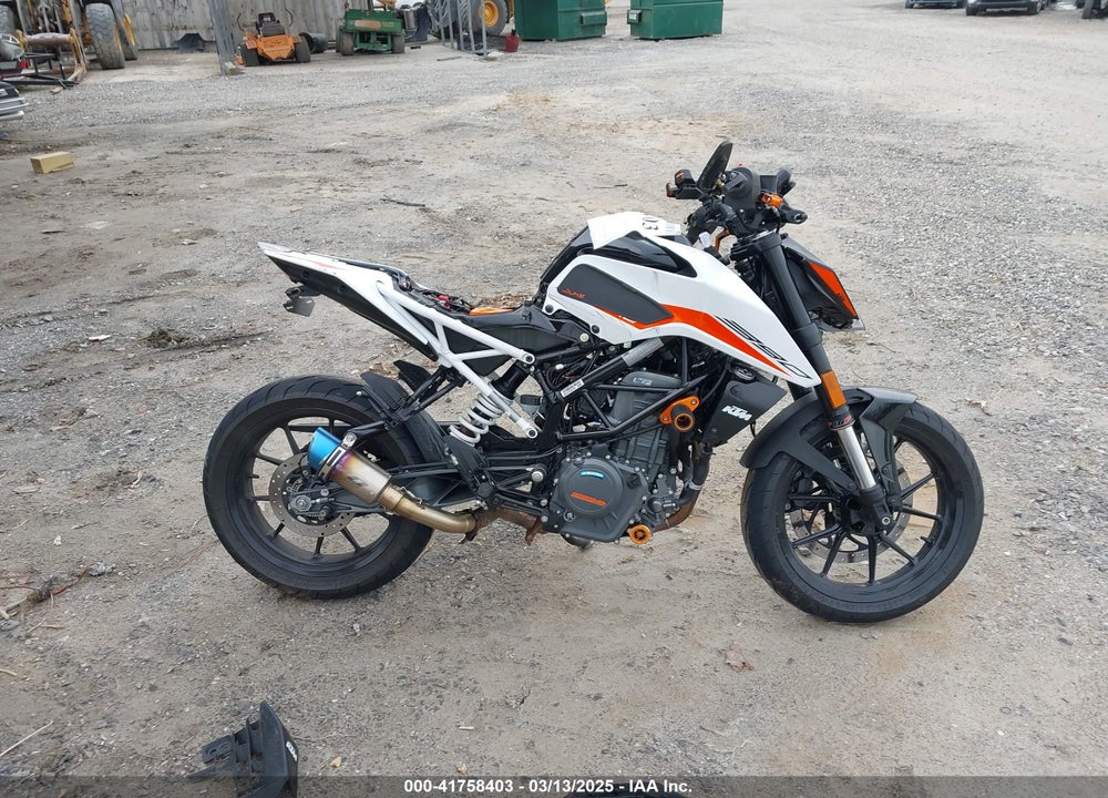 2022 KTM 390 DUKE VIN: MD2JPJ400NC252749