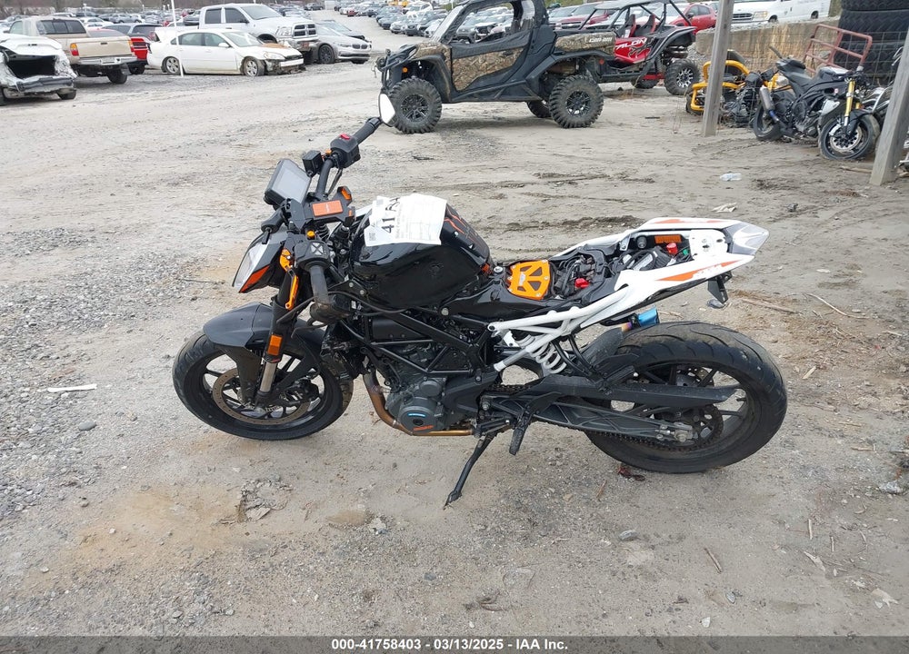 2022 KTM 390 DUKE VIN: MD2JPJ400NC252749