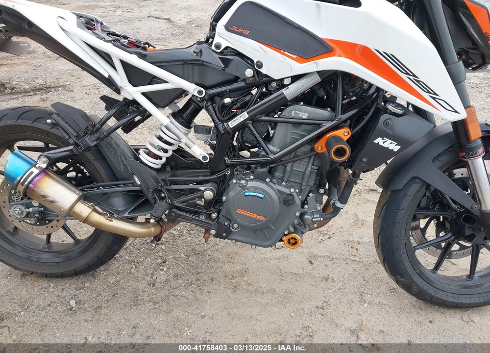 2022 KTM 390 DUKE VIN: MD2JPJ400NC252749