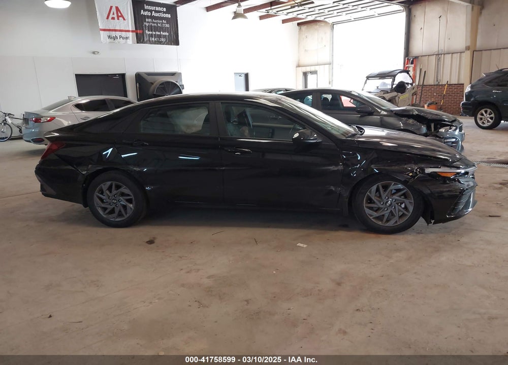 2024 HYUNDAI ELANTRA VIN: KMHLM4DG3RU845491
