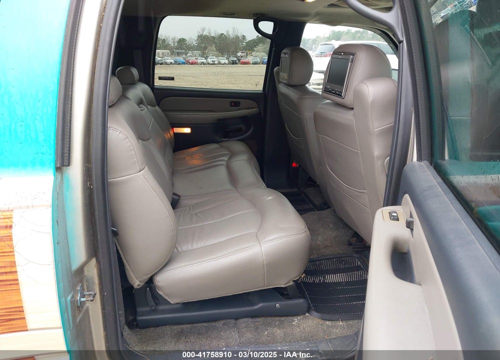 2000 CHEVROLET SUBURBAN 1500 VIN: 3GNFK16T8YG220495