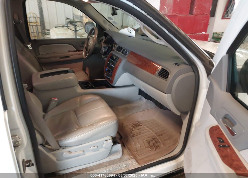 2008 CHEVROLET SUBURBAN 1500 LT VIN: 1GNFK163X8J227012