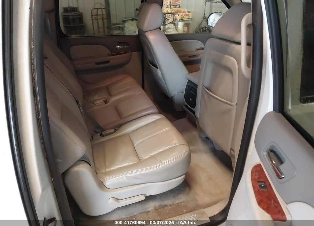 2008 CHEVROLET SUBURBAN 1500 LT VIN: 1GNFK163X8J227012