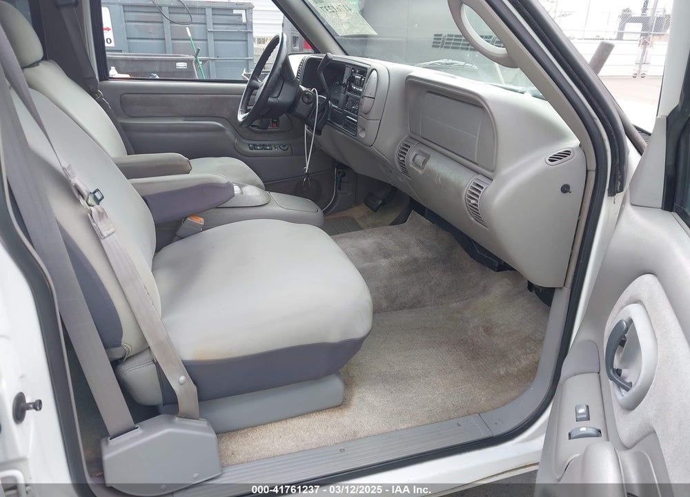 1999 CHEVROLET SUBURBAN 1500 VIN: 3GNEC16R2XG247140