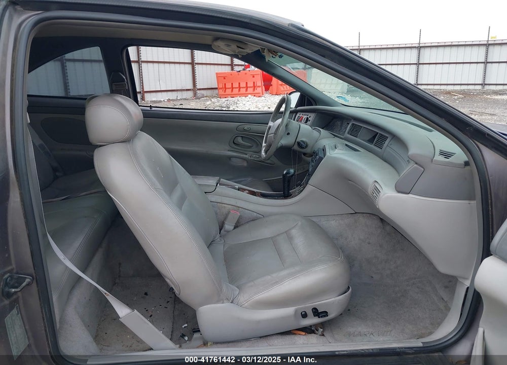 1996 LINCOLN MARK VIII VIN: 1LNLM91V5TY647415