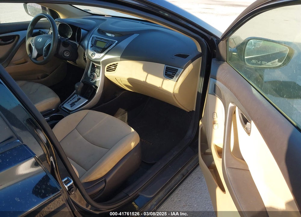 2012 HYUNDAI ELANTRA VIN: 5NPDH4AE2CH079609