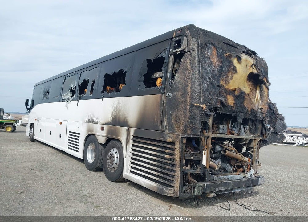 2013 MOTOR COACH INDUSTRIES TRANSIT BUS VIN: 2MG3JM8A9DW066533
