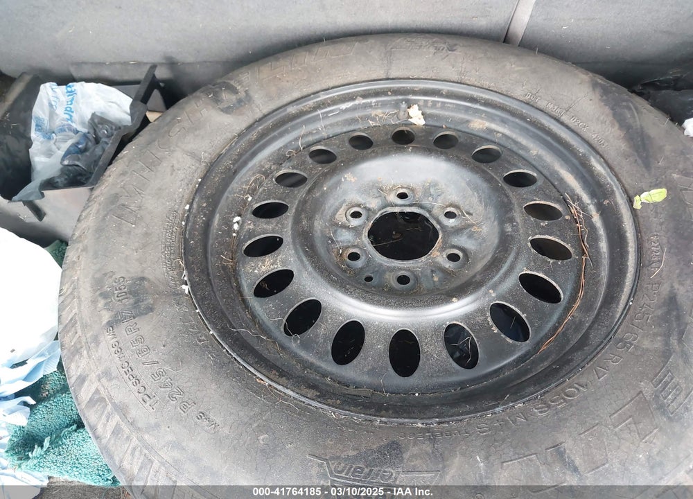 2004 GMC ENVOY VIN: 1GKDS13S442240682