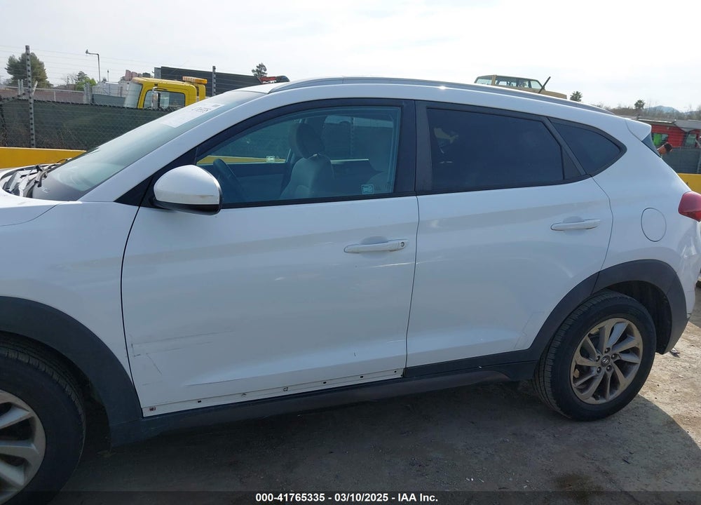 2016 HYUNDAI TUCSON VIN: KM8J33A44GU063082