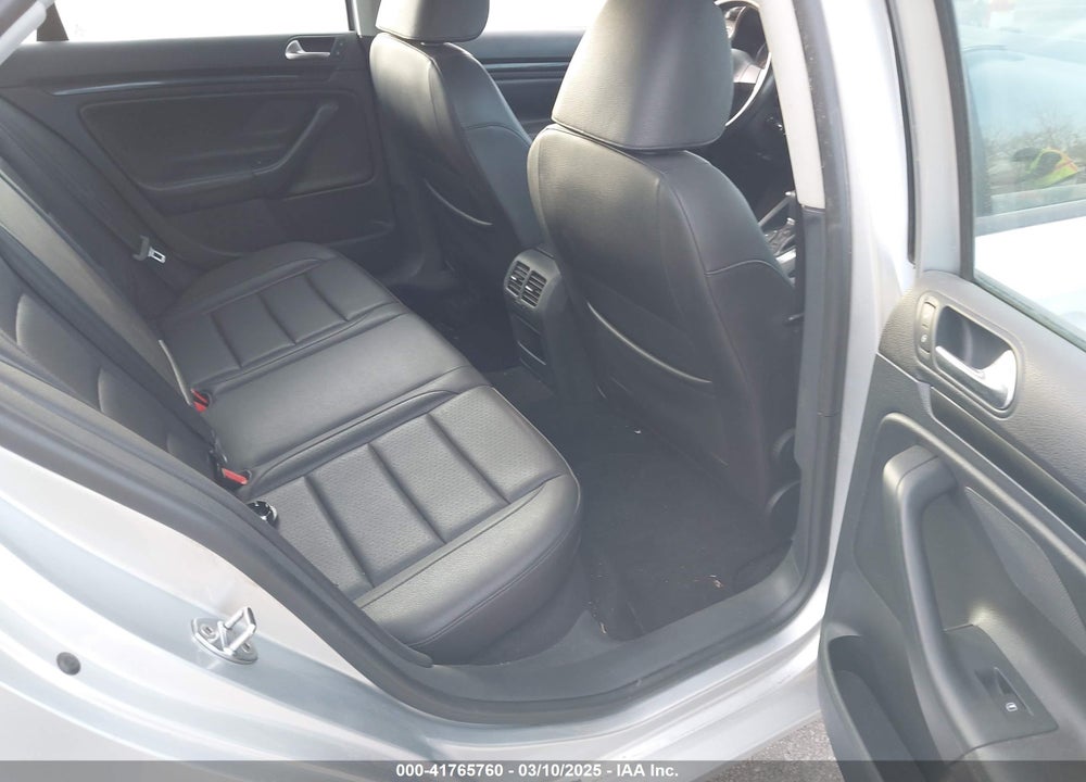 2010 VOLKSWAGEN JETTA VIN: 3VWRJ7AJ5AM049081