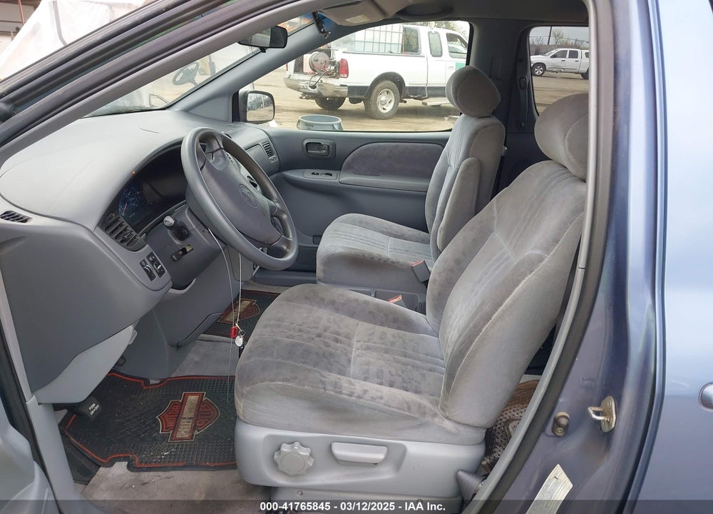 2002 TOYOTA SIENNA VIN: 4T3ZF13C92U424583