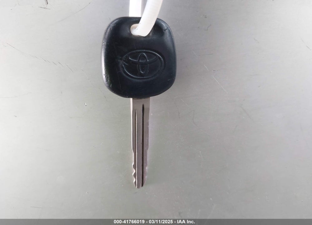 2002 TOYOTA PRIUS VIN: JT2BK12U020057917