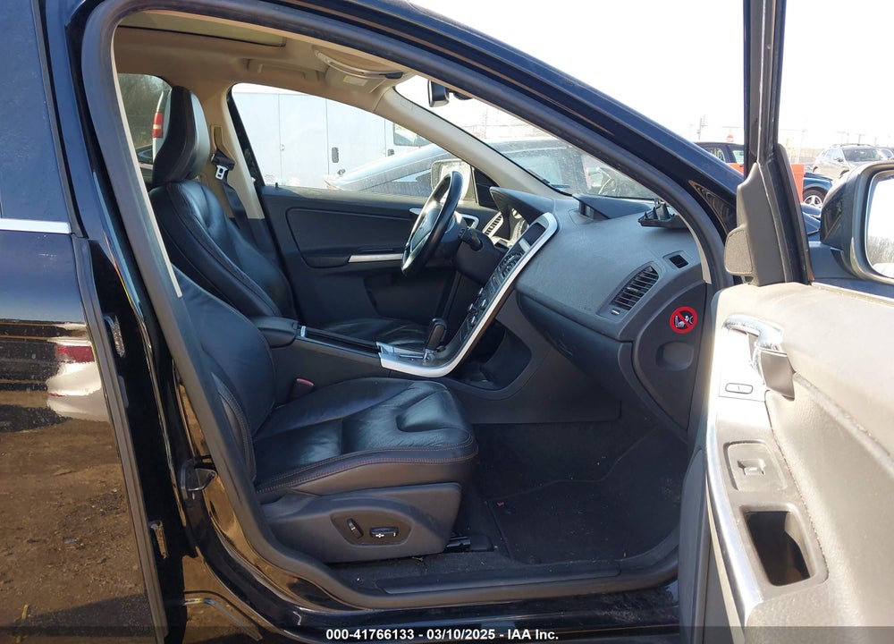 2011 VOLVO XC60 VIN: YV4952DL7B2173673