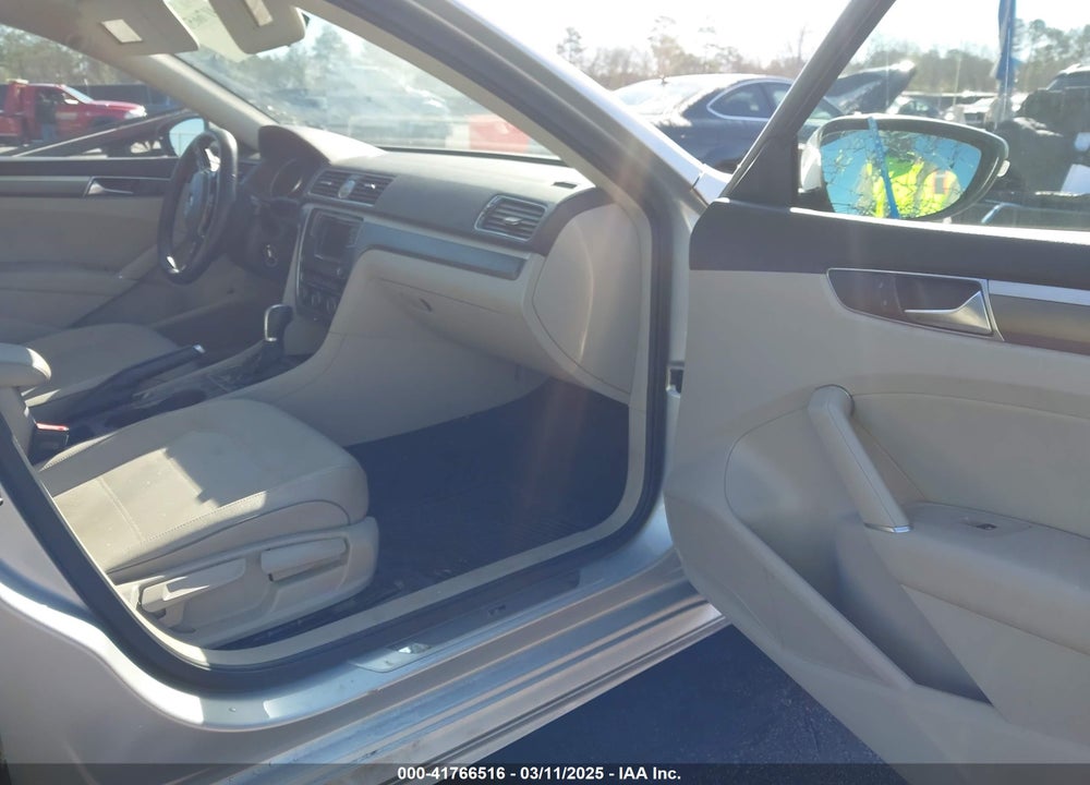 2016 VOLKSWAGEN PASSAT VIN: 1VWAS7A38GC064082