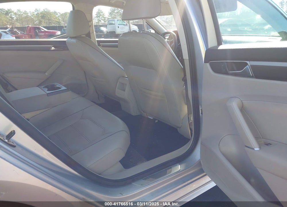 2016 VOLKSWAGEN PASSAT VIN: 1VWAS7A38GC064082