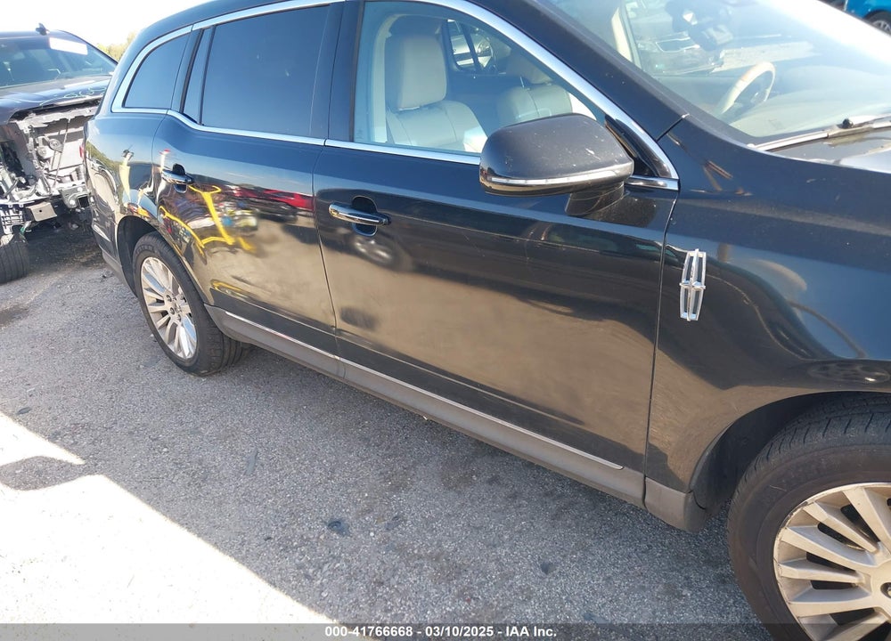 2010 LINCOLN MKT VIN: 2LMHJ5AR9ABJ12211