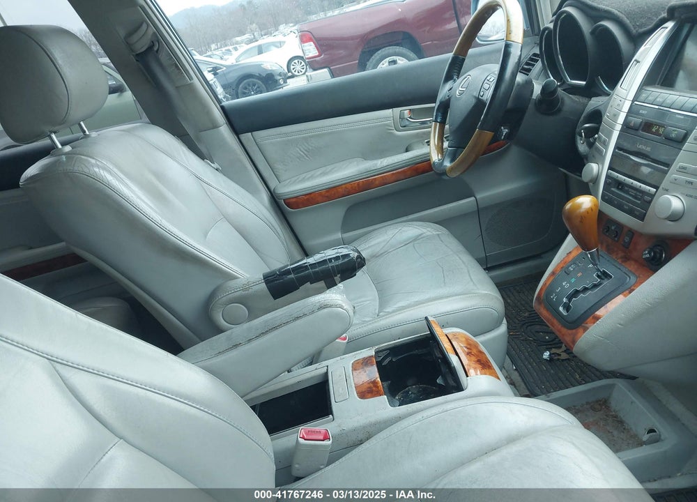 2005 LEXUS RX 330 VIN: 2T2HA31U75C050017