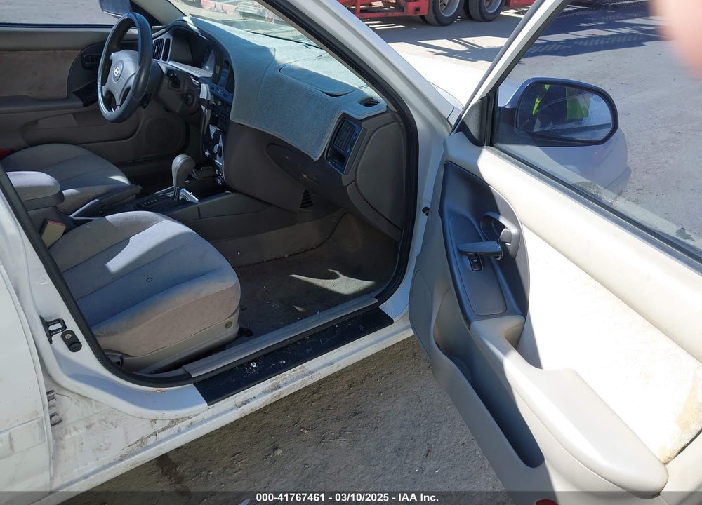 2005 HYUNDAI ELANTRA VIN: KMHDN46D25U029337
