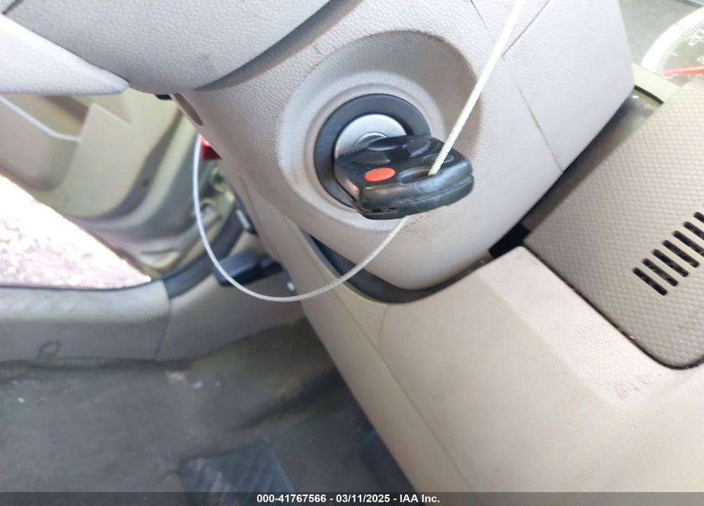 2008 FORD ESCAPE VIN: 1FMCU03108KB48960