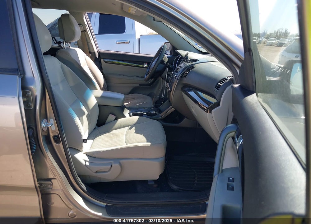 2012 KIA SORENTO VIN: 5XYKT3A14CG191686