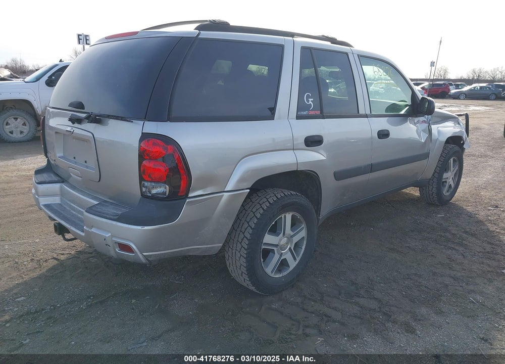 2005 CHEVROLET TRAILBLAZER LS VIN: 1GNDT13S852222235