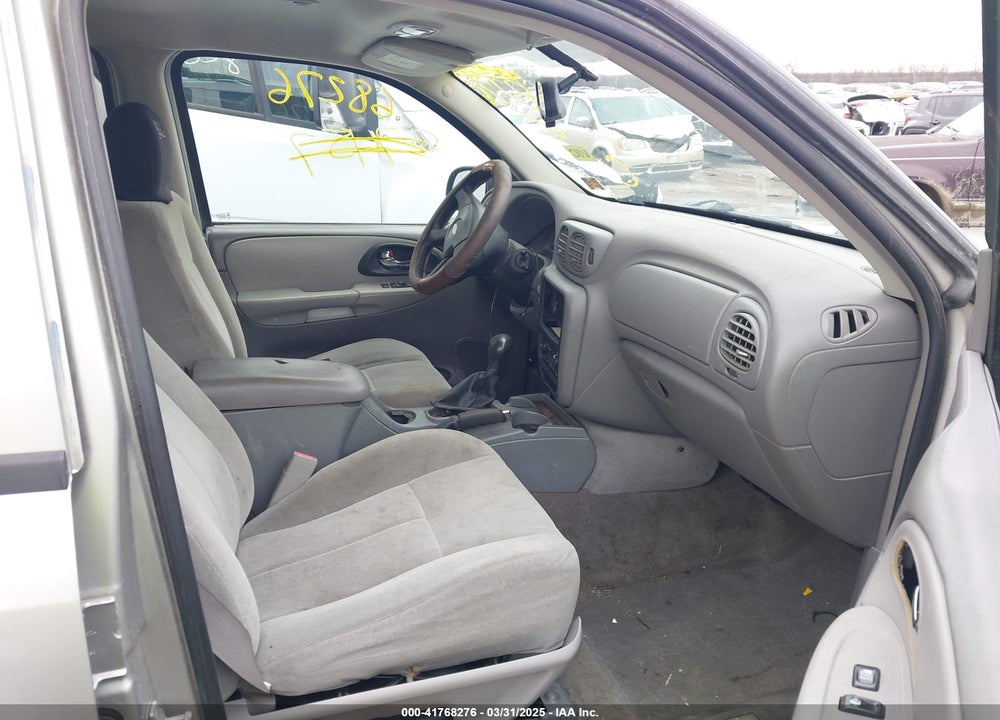 2005 CHEVROLET TRAILBLAZER LS VIN: 1GNDT13S852222235