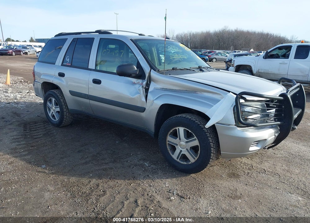 2005 CHEVROLET TRAILBLAZER LS VIN: 1GNDT13S852222235