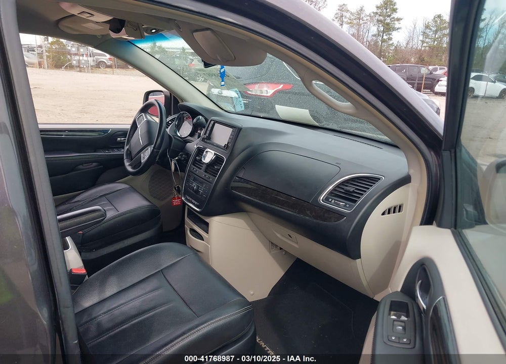 2016 CHRYSLER TOWN & COUNTRY VIN: 2C4RC1BG8GR113130