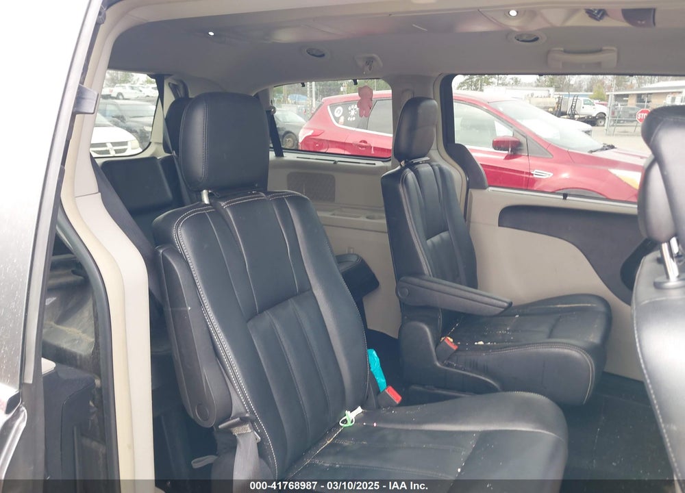 2016 CHRYSLER TOWN & COUNTRY VIN: 2C4RC1BG8GR113130