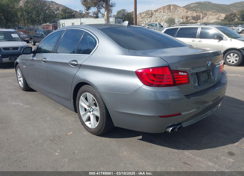 2011 BMW 528I VIN: WBAFR1C58BC744389