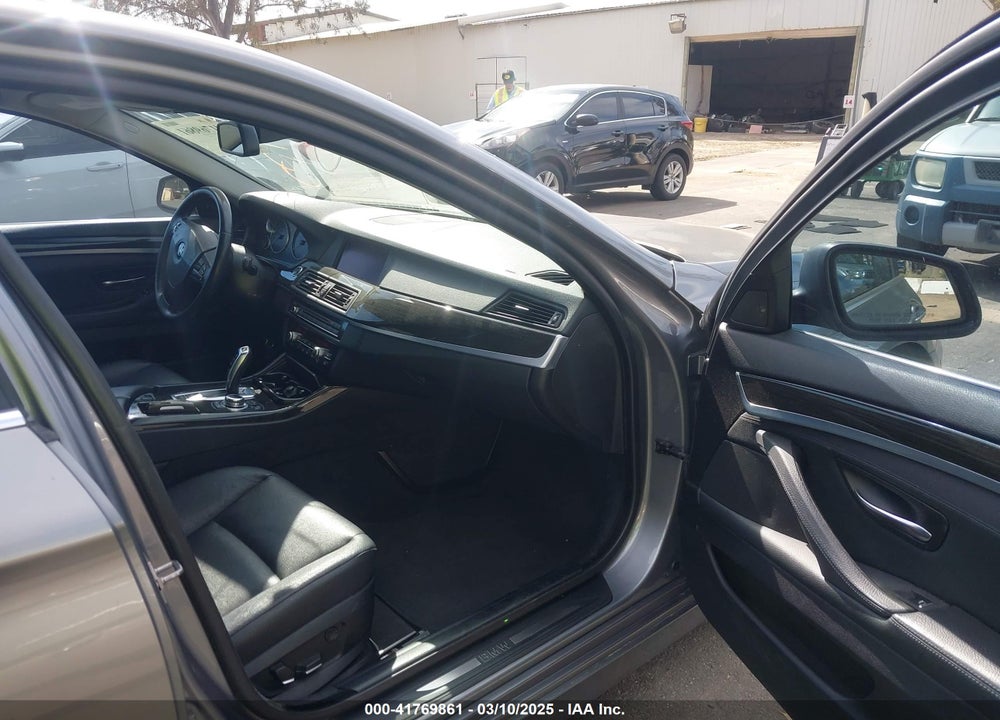 2011 BMW 528I VIN: WBAFR1C58BC744389