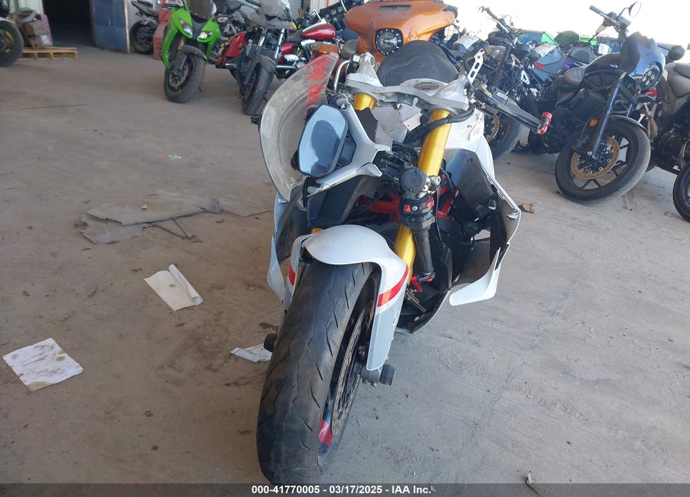 2024 DUCATI SUPERSPORT VIN: ZDMVABDSXRB000393
