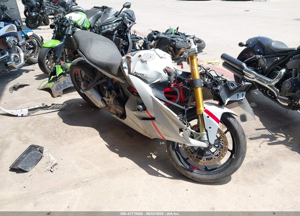 2024 DUCATI SUPERSPORT VIN: ZDMVABDSXRB000393