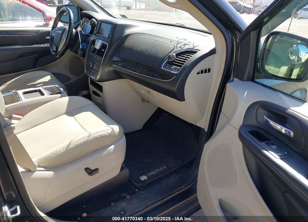 2011 CHRYSLER TOWN & COUNTRY VIN: 2A4RR8DG1BR645357