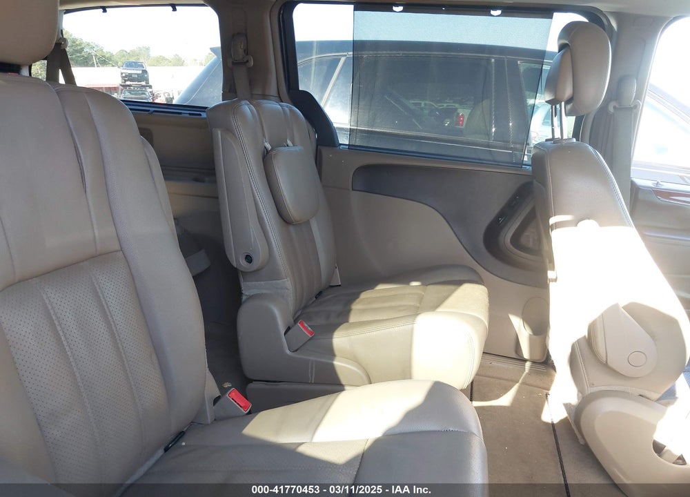2013 CHRYSLER TOWN & COUNTRY VIN: 2C4RC1CG2DR734356